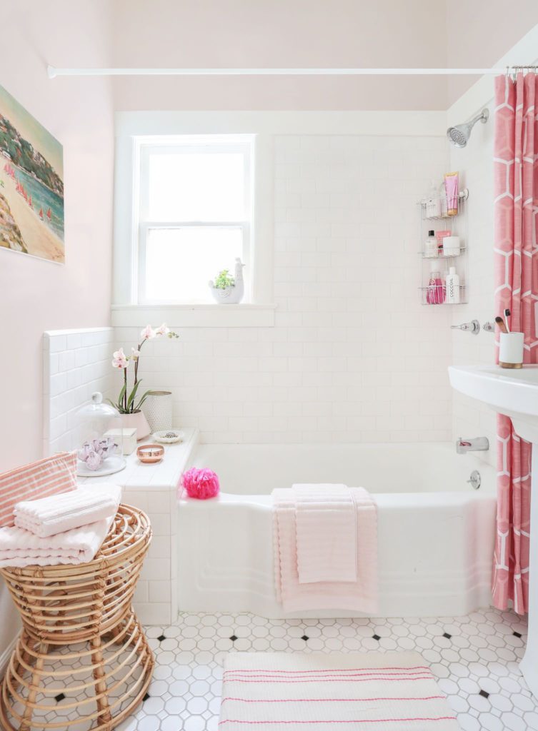 розовый декор ванной
